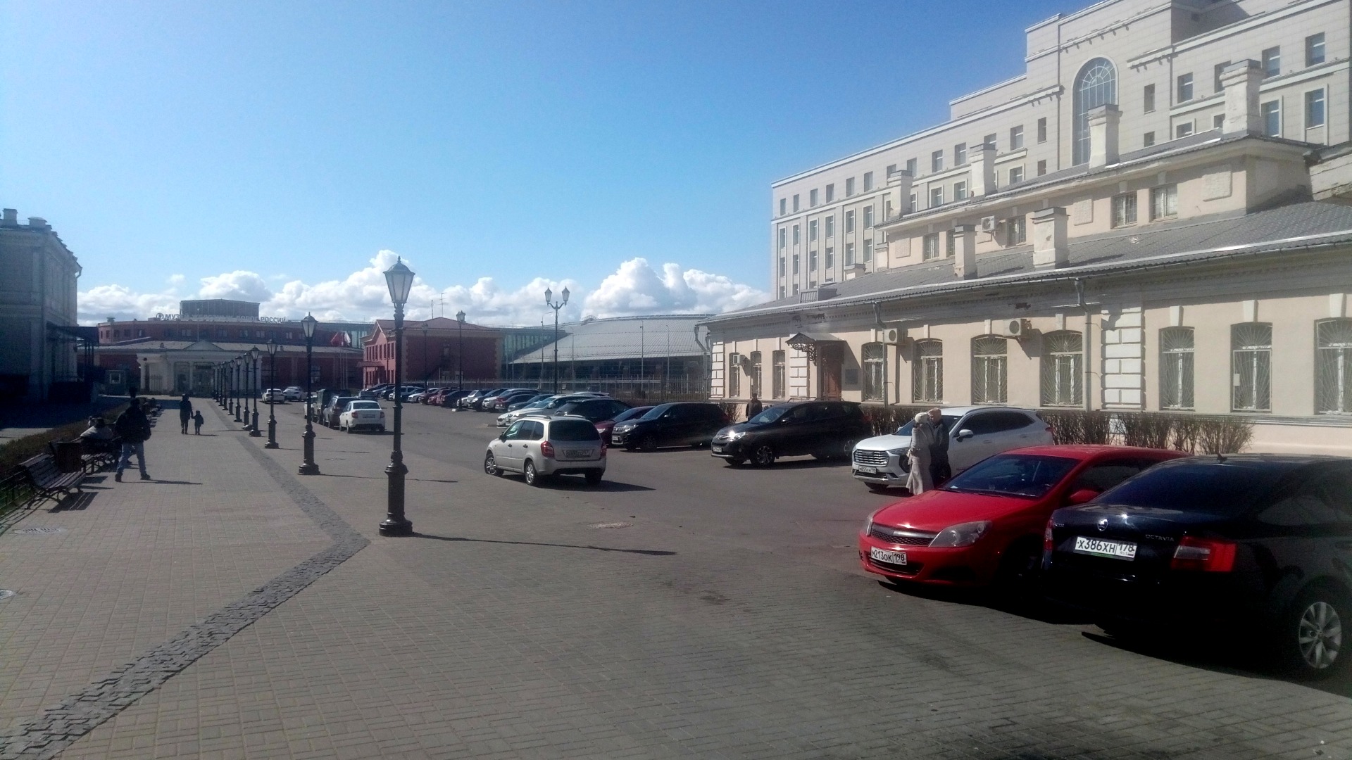 Информация о парковке около жд музея в СПб.